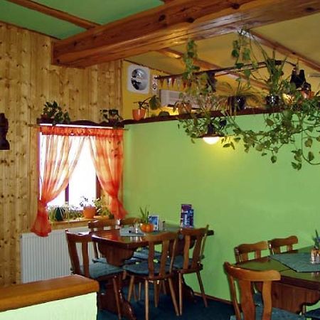 Restaurace A Penzion U Vladaru Mikulášovice Exterior foto