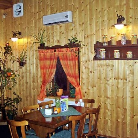 Restaurace A Penzion U Vladaru Mikulášovice Exterior foto